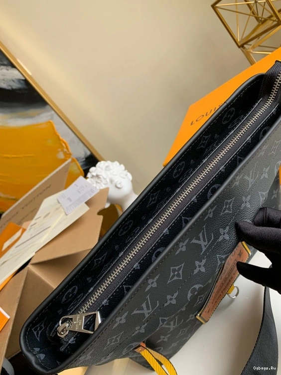 MESSENGER BAG LOUIS VUITTON 0426